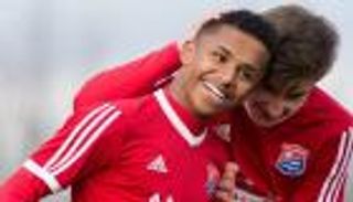 تألق أنسو فاتي يغري برشلونة بخطف موهبة سالزبورج