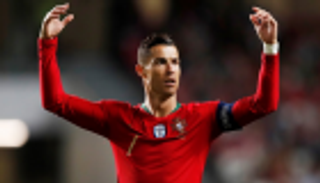 كاريكاتير.. رونالدو التاريخي والهدف رقم 700