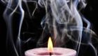 الشموع المعطرة تهدد الصحة.. تصيب بالربو وسرطان الرئة