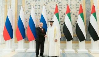 الشيخ محمد بن زايد آل نهيان خلال استقباله فلاديمير بوتين