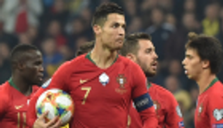 بعد وصوله للهدف 700.. رونالدو: الأرقام القياسية هي من تبحث عني