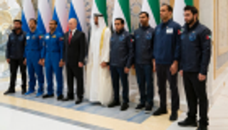 مواقع التواصل تشتعل بظهور هزاع المنصوري إلى جانب بوتين