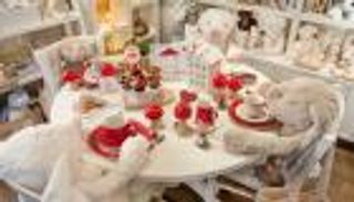 "Hug Therapy".. عالج الاكتئاب والتوتر في ميلانو بعناق الدمى