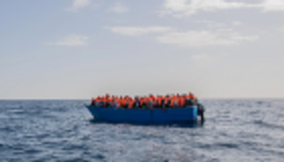 خفر السواحل الإيطالي يتراجع عن نقل 180 مهاجرا إلى مالطا