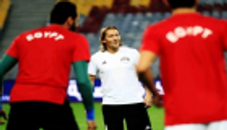 سلجادو يكشف سببا وحيدا يمنع صلاح من اللعب للريال أو برشلونة