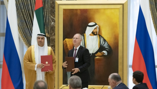 جانب من توقيع الاتفاقيات