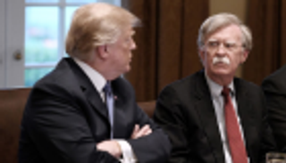 ترامب يشك في وقوف بولتون وراء تسريبات أوكرانيا