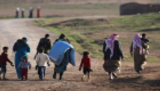 نزوح ألف سوري إلى العراق هربا من العدوان التركي