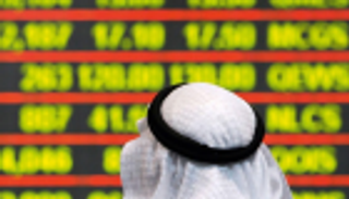 أسواق الخليج تصعد بدعم أسهم البنوك والعقارات