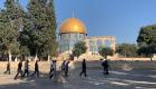 اقتحامات وإبعاد في الأقصى واعتقالات وإصابات بالضفة 