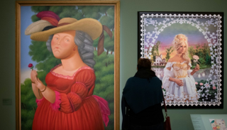 المعرض يضم قاعة سينما تعرض مقتطفات من أفلام أنجزت عن حياة الملكة