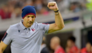 مدرب بولونيا يتحدى السرطان استعدادا ليوفنتوس