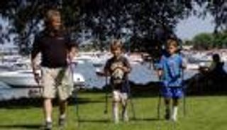 المشي بالعصي لعلاج اكتئاب الشتاء