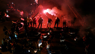 محتجون بشوارع بيروت