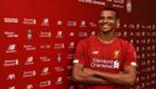 ليفربول يحصن مدافعه ماتيب بعقد طويل الأمد