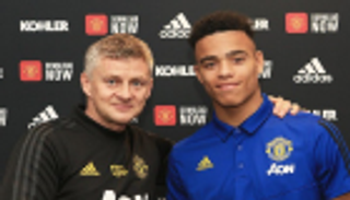 مانشستر يونايتد يجدد عقد الموهبة الأصغر في تاريخه