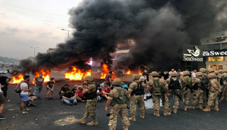 جانب من الاحتجاجات في لبنان - رويترز 