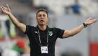 خورفكان يقيل مدربه كاميلي بعد ثلاثية الجزيرة