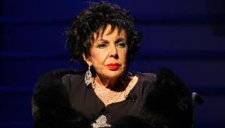  النجمة العالمية الراحلة إليزابيث تايلور