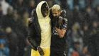 محرز يختار ميندي لإنقاذه من الضياع في الصحراء