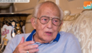 رشوان توفيق يصطحب كاميرا "العين الاخبارية" بجولة في منزله