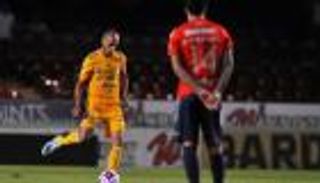 بالفيديو.. فريق يعاقب إدارة النادي أثناء مباراة بالدوري المكسيكي