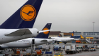 إضراب مرتقب لنقابة المضيفين الألمان يعطل 300 رحلة جوية