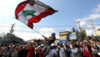 متظاهرون لبنانيون يصوتون على 12 مطلبًا.. أولها رحيل الحكومة