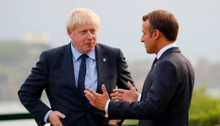 الرئيس الفرنسي ماكرون ورئيس وزراء بريطانيا جونسون
