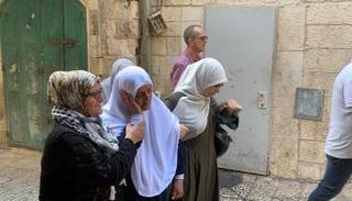 فلسطينية تعرضت للاعتداء من قِبَل شرطة الاحتلال