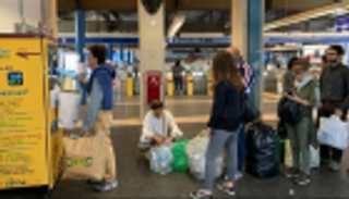 اشتر تذكرة مترو في إيطاليا بزجاجة بلاستيكية