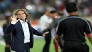 مدرب الوحدة السعودي ينتظر رد فيفا بشأن مستحقاته لدى النصر