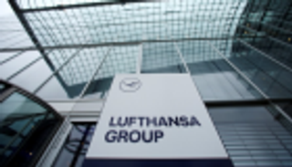 رغم عودة حركة الطيران.. إضراب "لوفتهانزا" يلغي 100 رحلة 