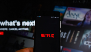 شركة خدمة بث الأفلام عبر الإنترنت "نتفليكس"