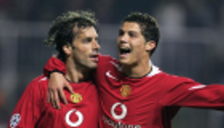 نيستلروي يتنكر لرونالدو بسبب ميسي "البلاي ستيشن"