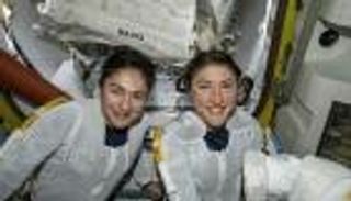 بعد السير في الفضاء.. كوش ومير تحلمان بالهبوط على القمر