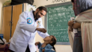 الإمارات تكافح شلل الأطفال في باكستان بـ419 مليون جرعة تطعيم