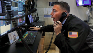 تحقيق في استثمارات متعاملين أمريكيين في البورصة