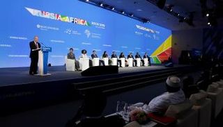 الرئيسان الروسي فلاديمير بوتين يلقي كلمته أمام القمة -رويترز