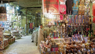 بازار سياحي في الأقصر - رويترز