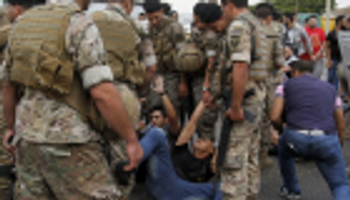 إصابة 7 أشخاص في اشتباكات بين قوات الجيش اللبناني والمتظاهرين