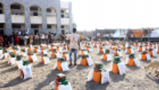 الإمارات تغيث أهالي التحيتا في الحديدة اليمنية بمساعدات غذائية  