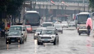 الأمطار تتساقط على القاهرة 