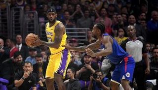 لوس أنجلوس كليبرز يفوز على لوس أنجلوس ليكرز