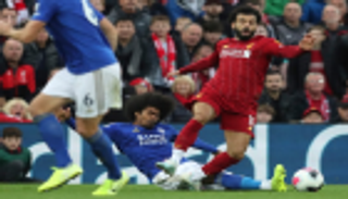 مدرب ليستر سيتي يستنكر الهجوم على لاعبه بسبب محمد صلاح