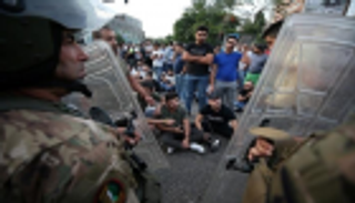 إصابة 20 متظاهرًا لبنانيًا في اعتداء لحزب الله وأمل