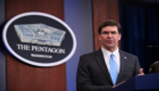 إسبر: القوات الأمريكية تدخل العراق وتغادره بإذن بغداد