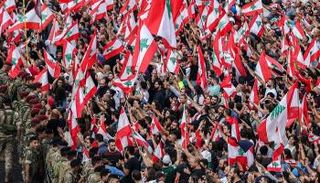 اللبنانيون يواصلون احتجاجاتهم لليوم الثامن