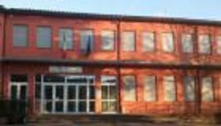 منعته المدرسة من رحلتها.. فطالب بتعويض 400 ألف يورو