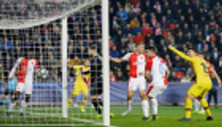 "هدف ذاتي" ينقذ برشلونة من فخ سلافيا بدوري أبطال أوروبا